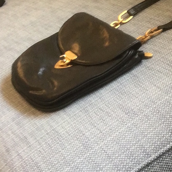 Black leather handbag, double sections. Gold colored hatdware - Picture 4 of 5